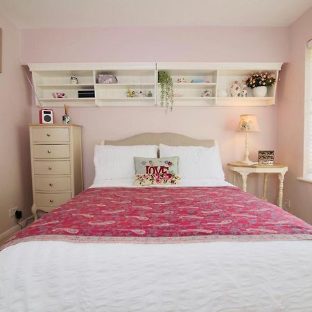 Aston Henry James Stunning One Bedroom Apartment In Royal Уиндзор Екстериор снимка